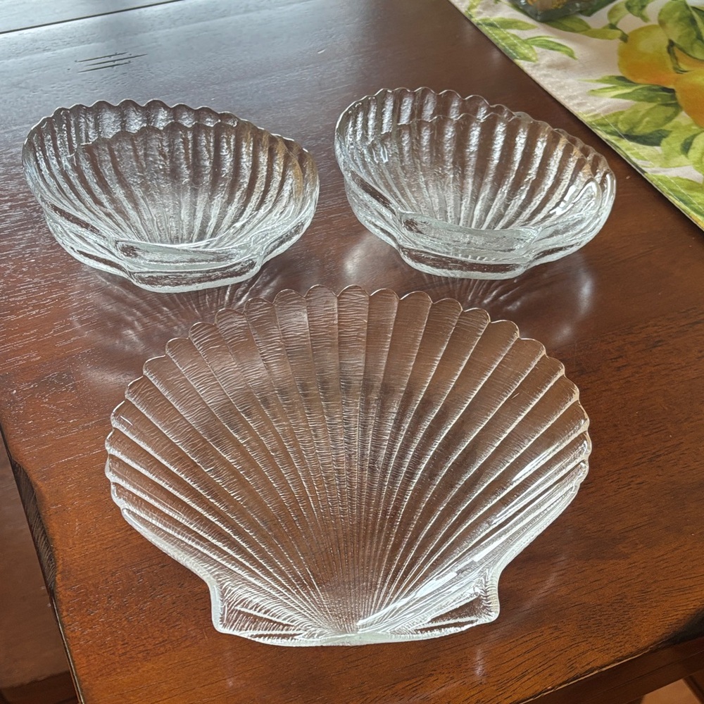 Elegant Shell-Shaped Glass Dish Set